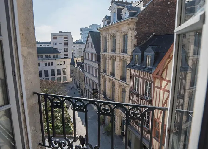 Charming City Center Flat