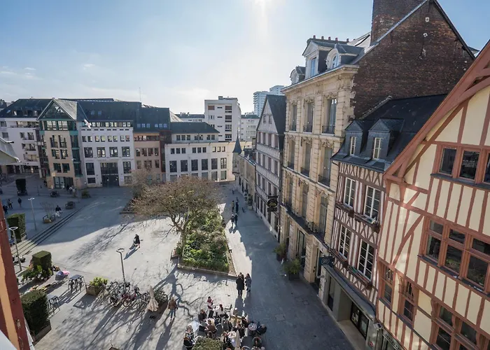 Charming City Center Flat