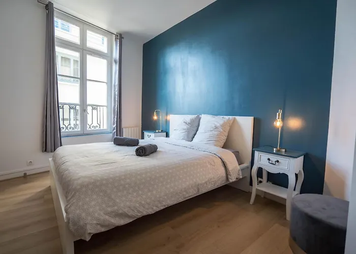 Charming City Center Flat